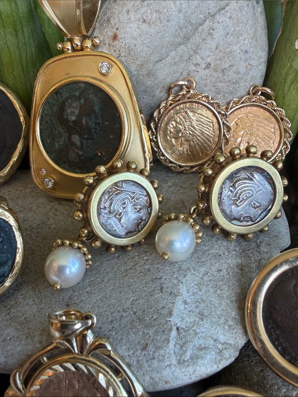 14,18, and 22k gold coin jewelry - Picture 7 of 8